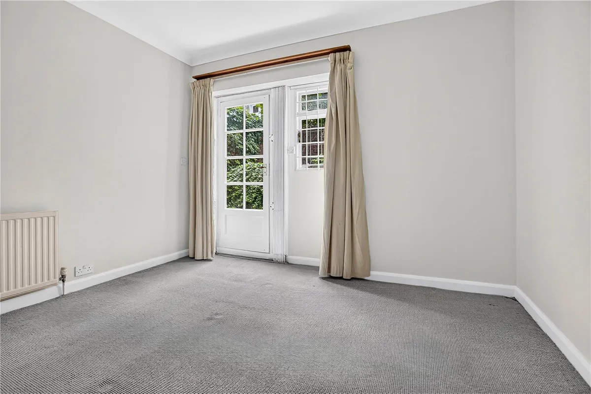 Barton Road, London, W14