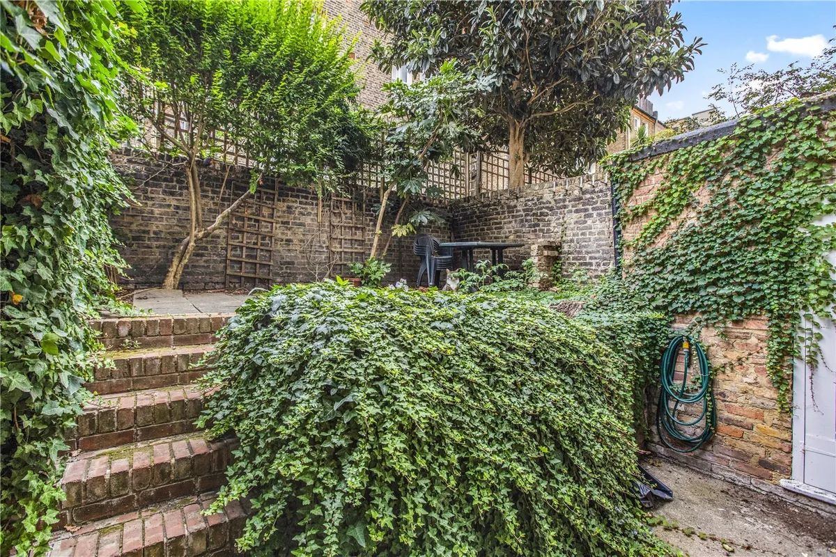 Barton Road, London, W14