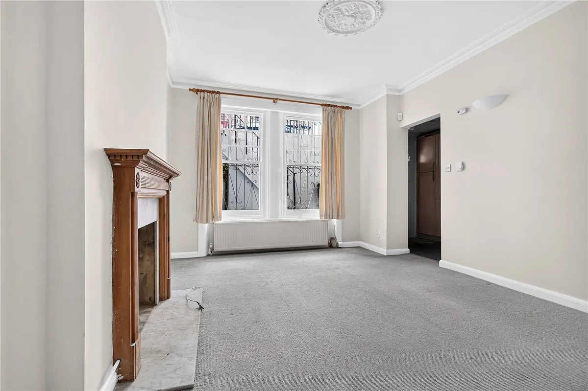 Barton Road, London, W14