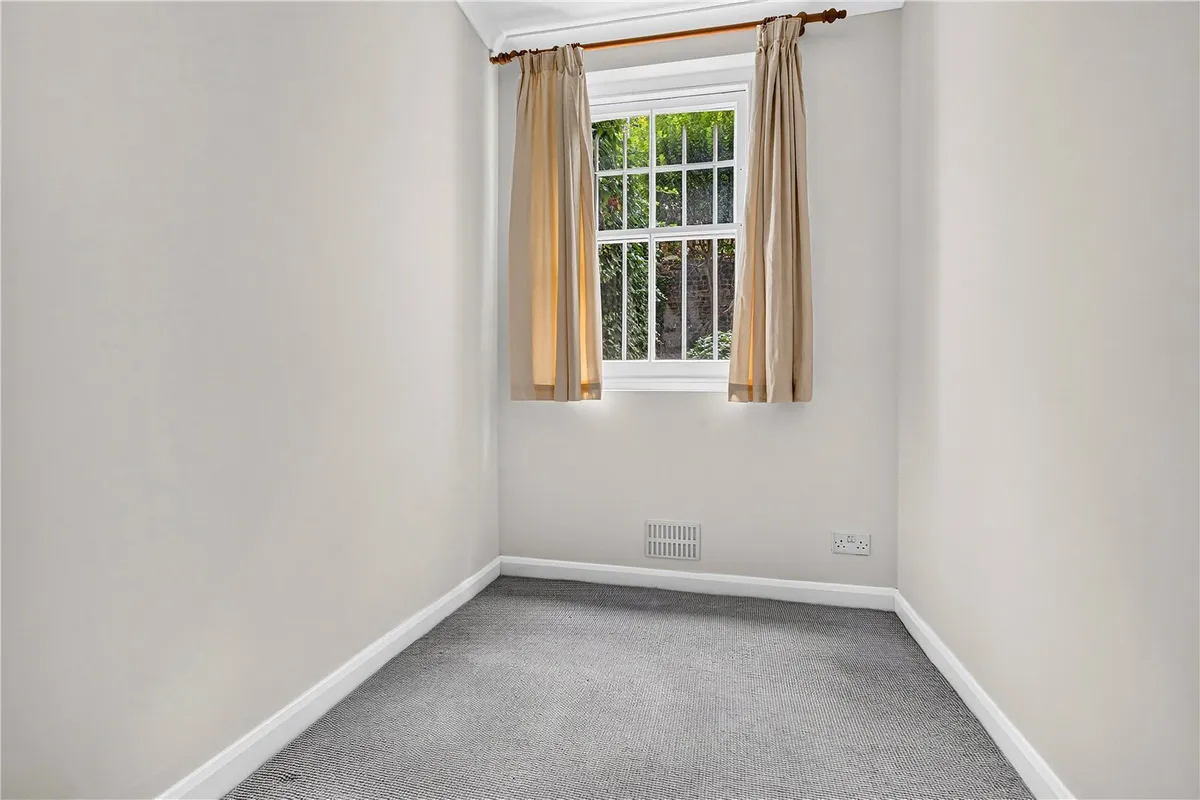 Barton Road, London, W14