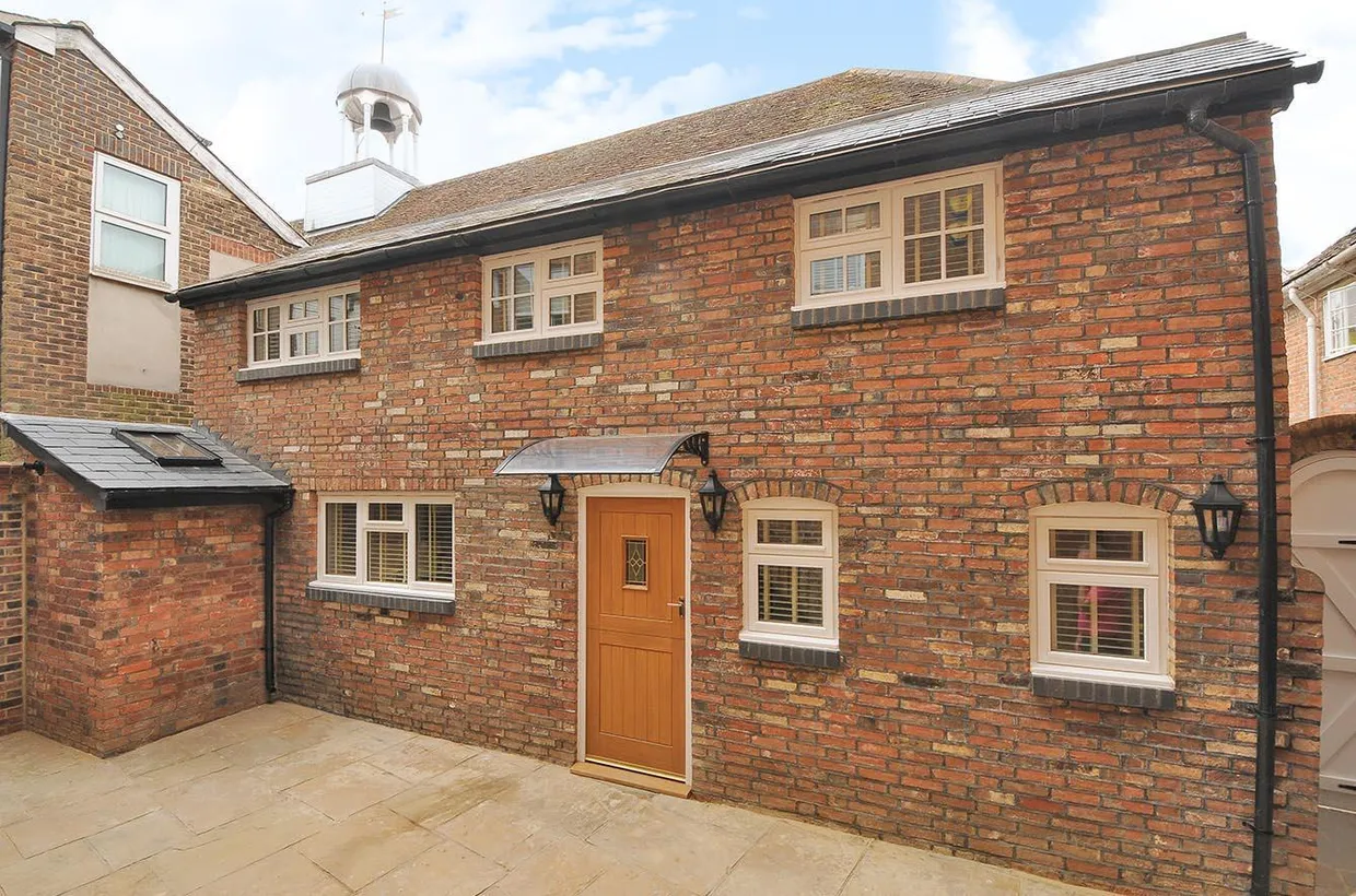 Black Horse Way Horsham RH12 photo 1
