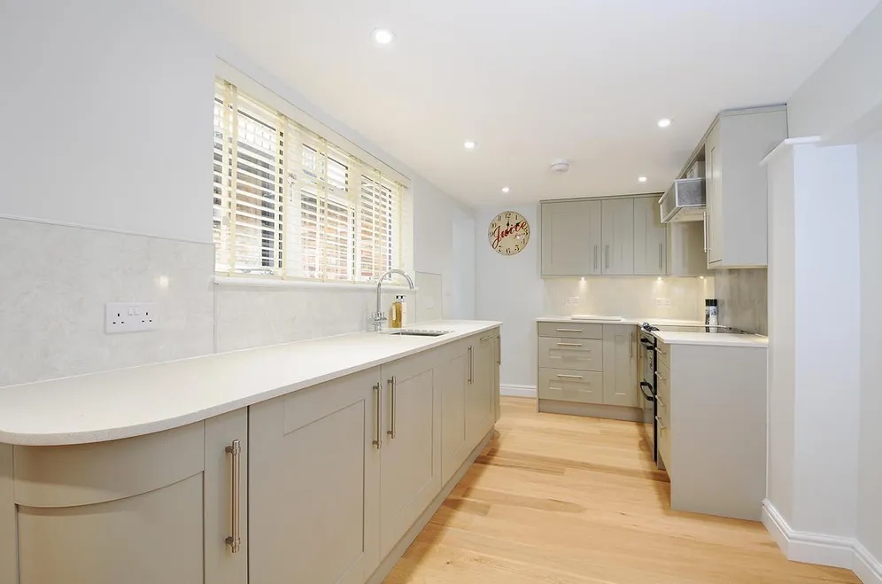 Black Horse Way Horsham RH12 photo 2