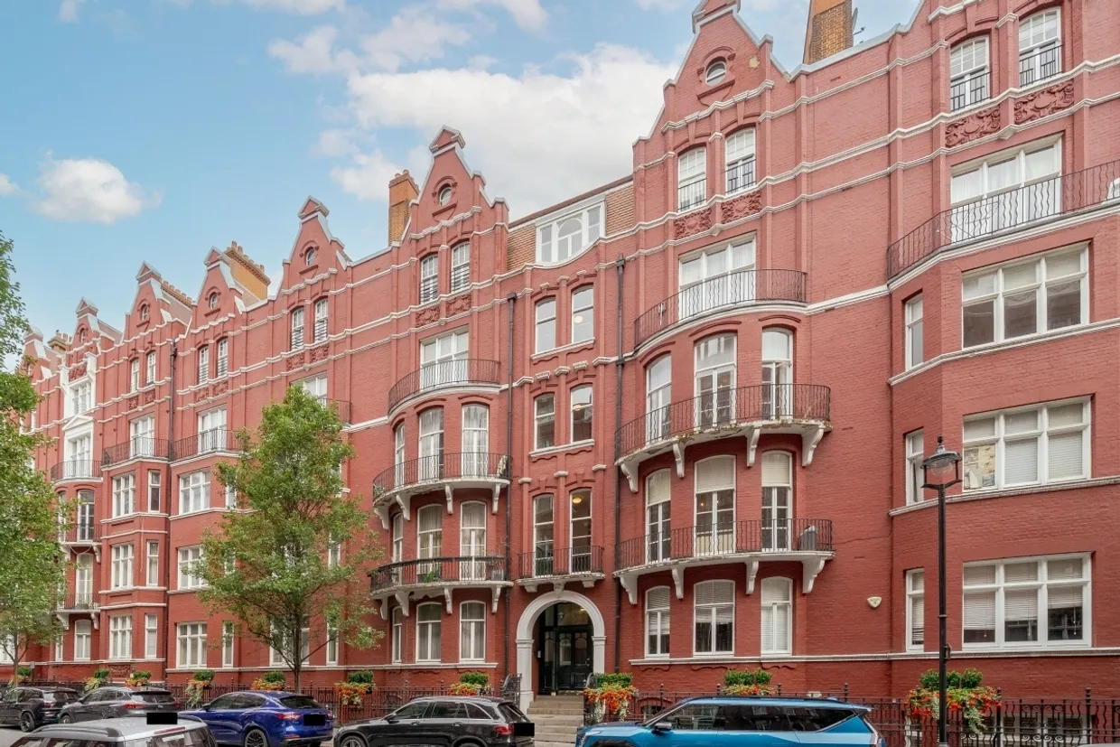 Hyde Park Mansions Cabbell Street NW1 photo 2