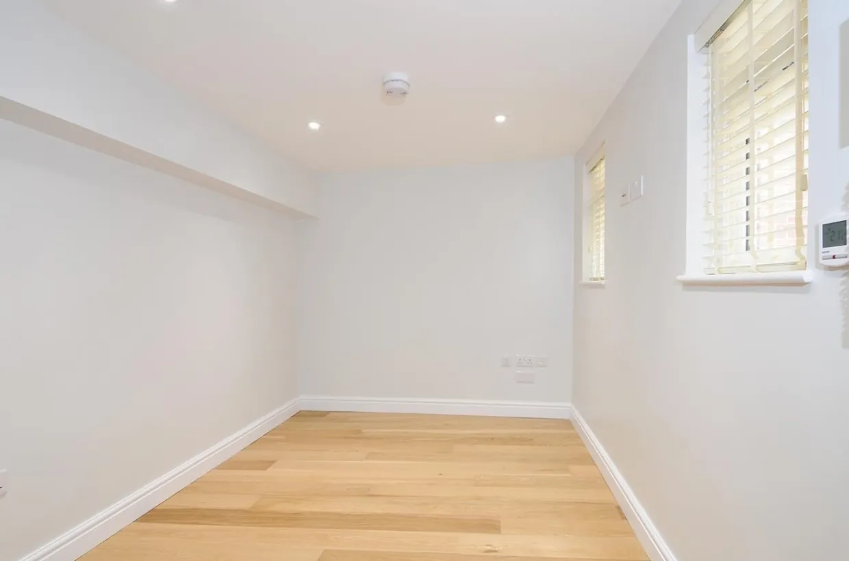 Black Horse Way Horsham RH12 photo 4