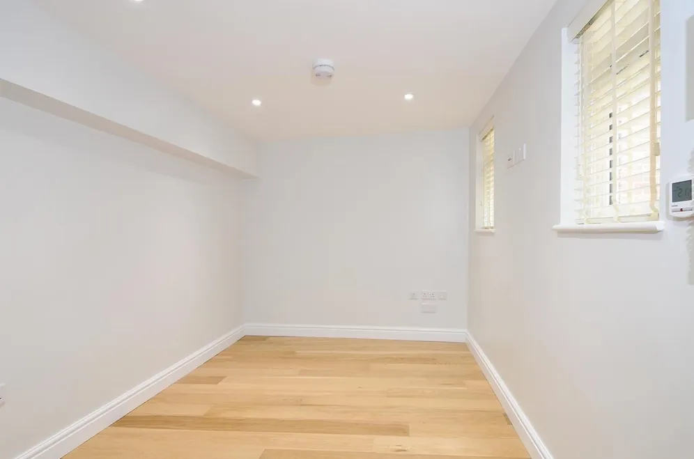 Black Horse Way Horsham RH12 photo 4