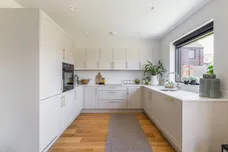 Medland Close Cranleigh GU6 photo 3