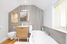 Black Horse Way Horsham RH12 photo 5