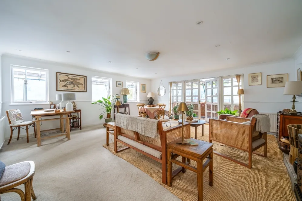 Windmill Road, SW19 photo 4