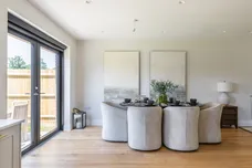 Medland Close Cranleigh GU6 photo 4