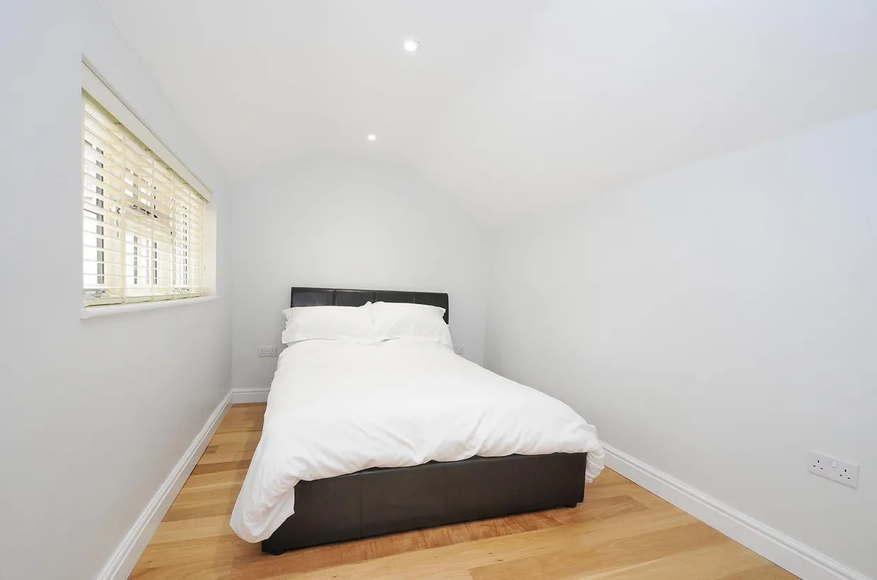 Black Horse Way Horsham RH12 photo 7