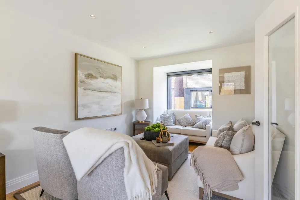 Medland Close Cranleigh GU6 photo 6