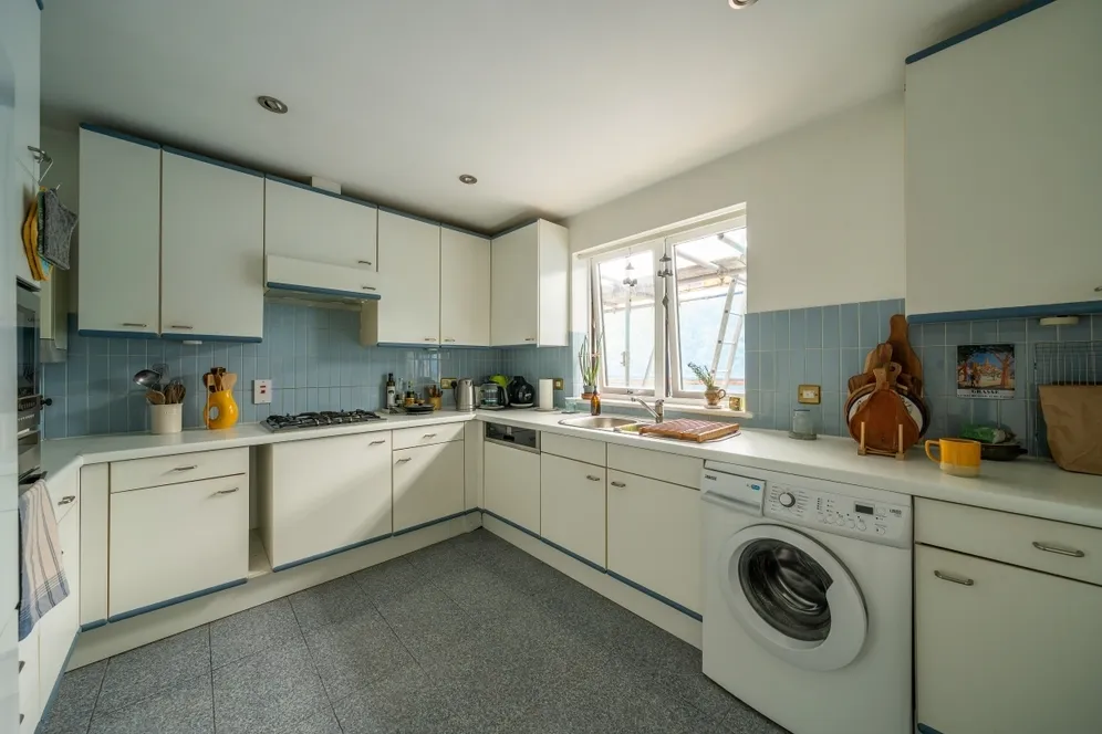 Windmill Road, SW19 photo 7
