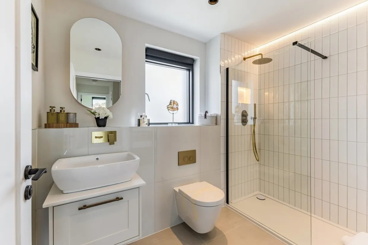 Medland Close Cranleigh GU6 photo 7