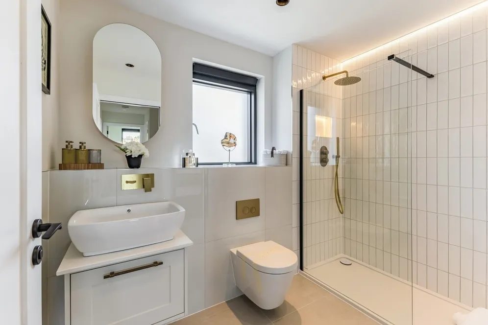 Medland Close Cranleigh GU6 photo 7