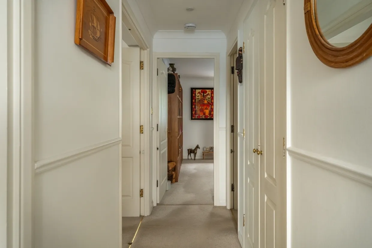 Windmill Road, SW19 photo 9