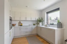 Medland Close Cranleigh GU6 photo 9