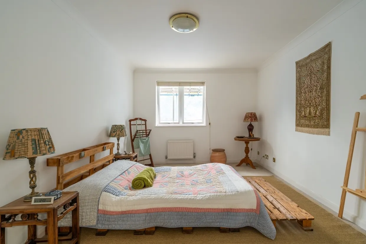 Windmill Road, SW19 photo 10