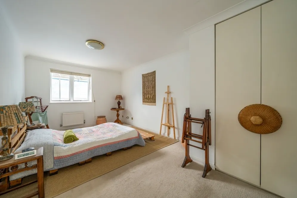 Windmill Road, SW19 photo 11
