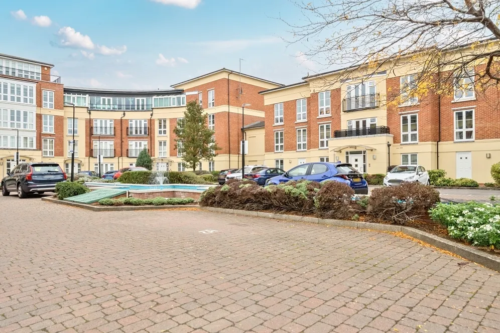 Trevelyan Court Windsor SL4 photo 11