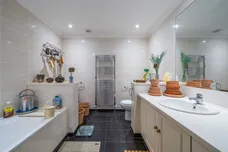 Windmill Road, SW19 photo 12