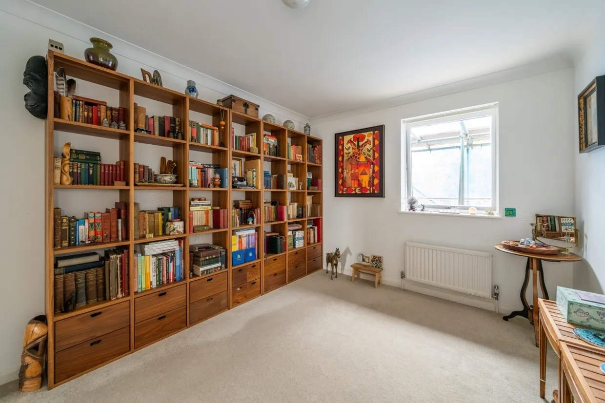 Windmill Road, SW19 photo 13