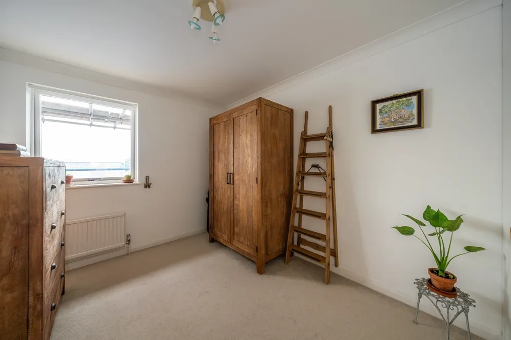 Windmill Road, SW19 photo 14