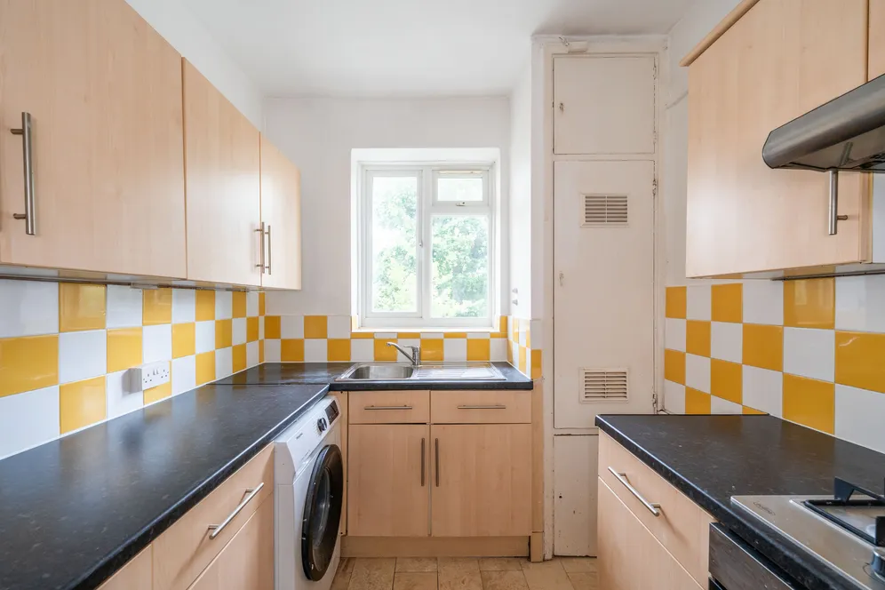 Weir Road, London, SW12 photo 2