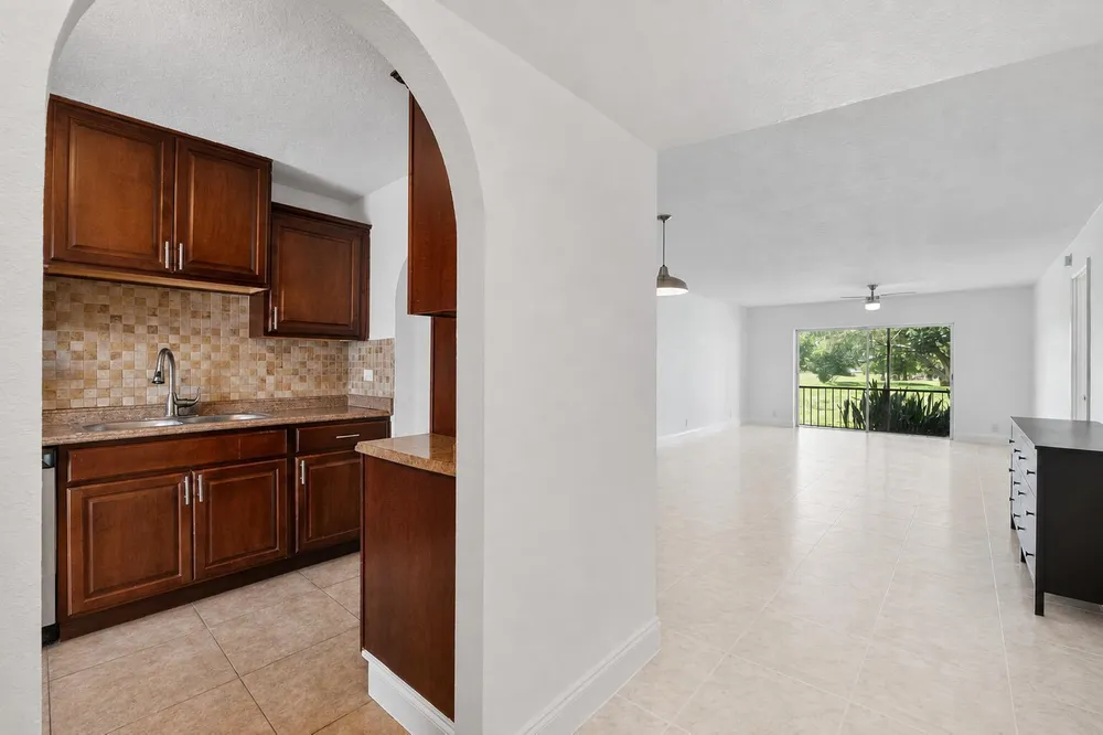 6260 S Falls Circle Dr, Lauderhill, FL 33319