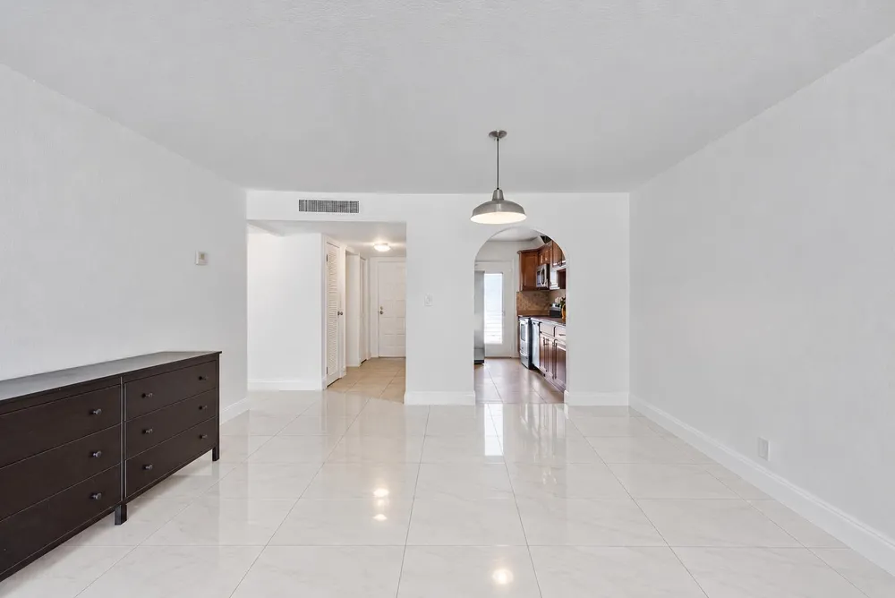 6260 S Falls Circle Dr, Lauderhill, FL 33319