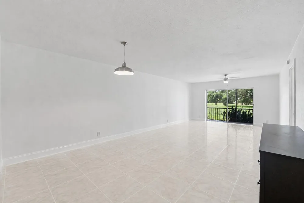 6260 S Falls Circle Dr, Lauderhill, FL 33319