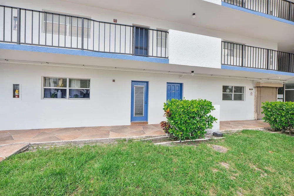 6260 S Falls Circle Dr, Lauderhill, FL 33319
