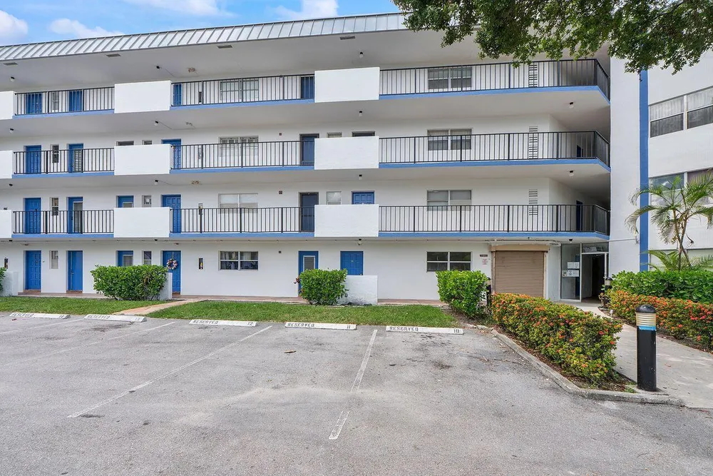 6260 S Falls Circle Dr, Lauderhill, FL 33319