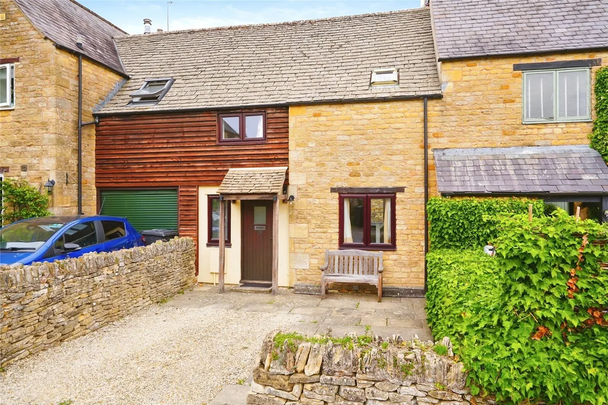 Sylvester Close, Burford, Oxfordshire, OX18
