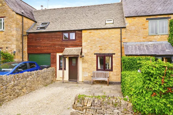 Sylvester Close, Burford, Oxfordshire, OX18