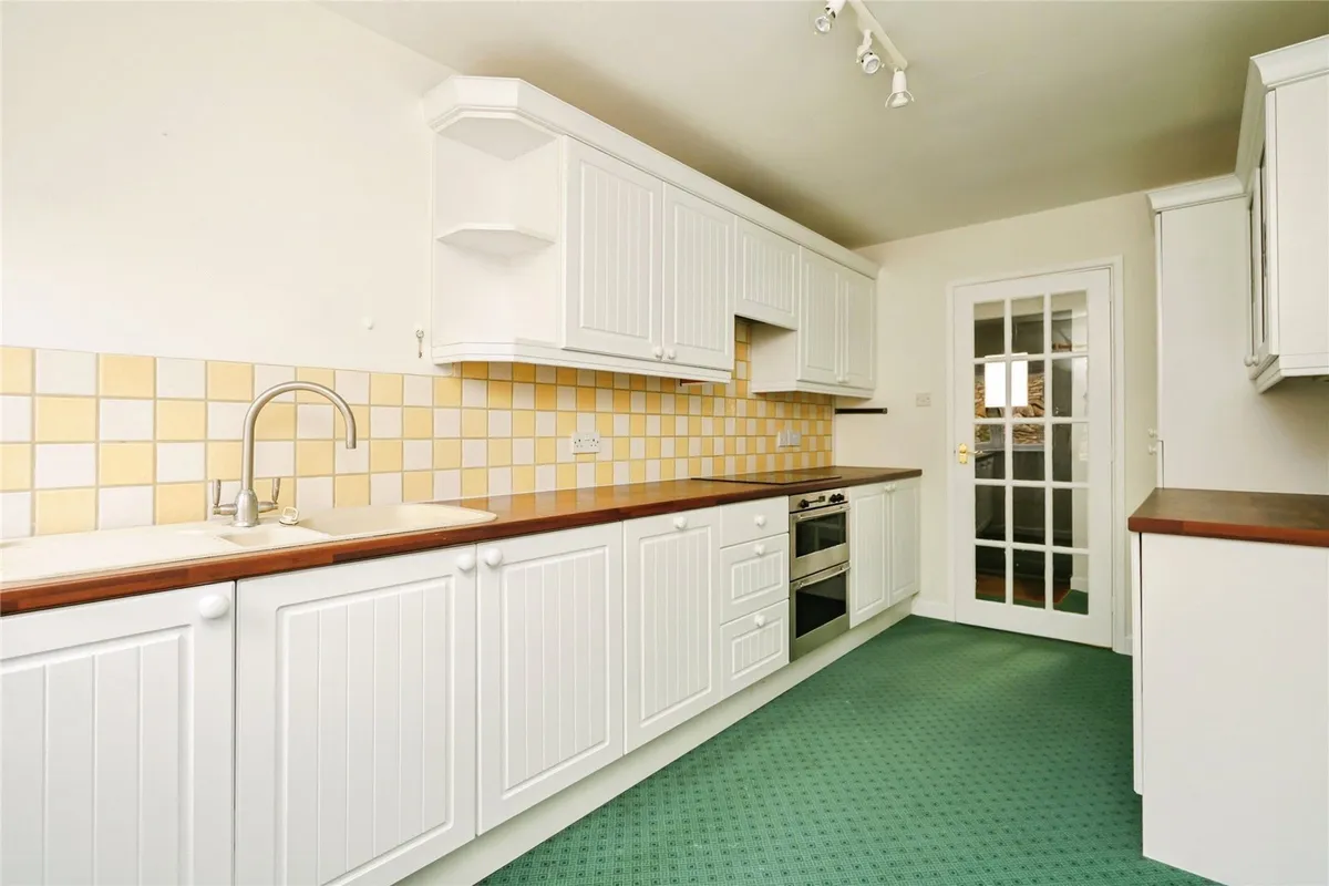 Sylvester Close, Burford, Oxfordshire, OX18