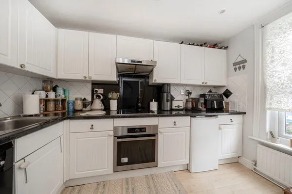 Beech Road, Weybridge, KT13 photo 2