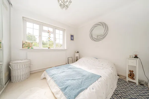 Beech Road, Weybridge, KT13 photo 4