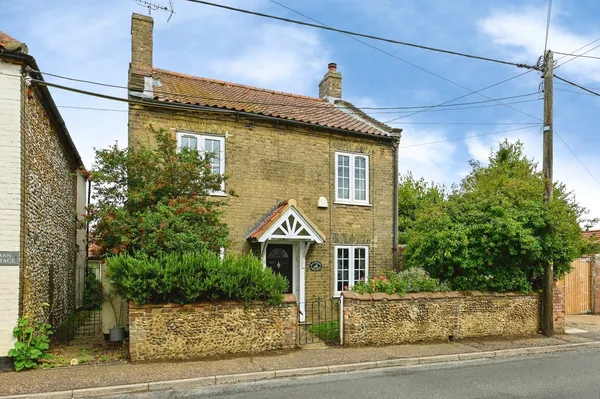 Halfpenny Cottage, Docking, Kings Lyn...