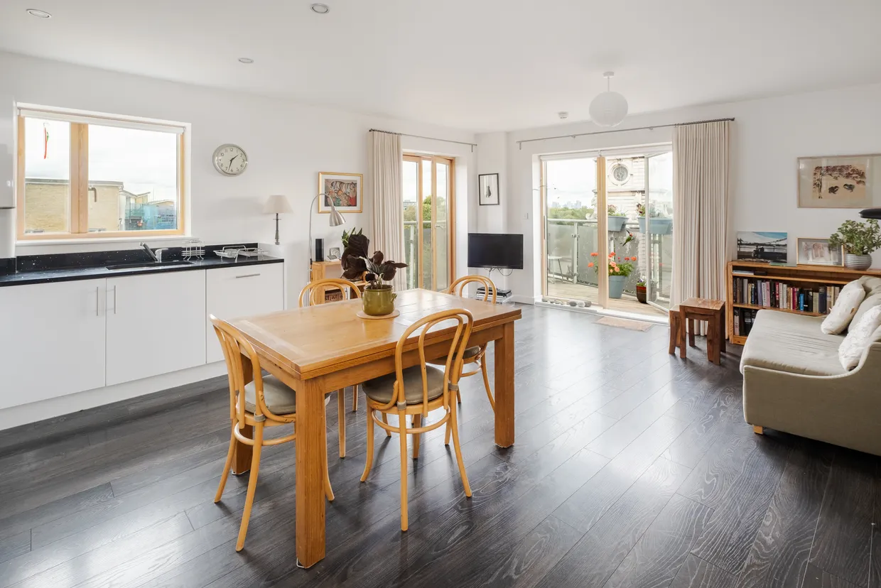 Clock View Crescent, London, N7 photo 3