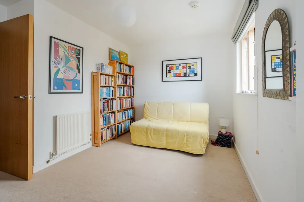 Clock View Crescent, London, N7 photo 5