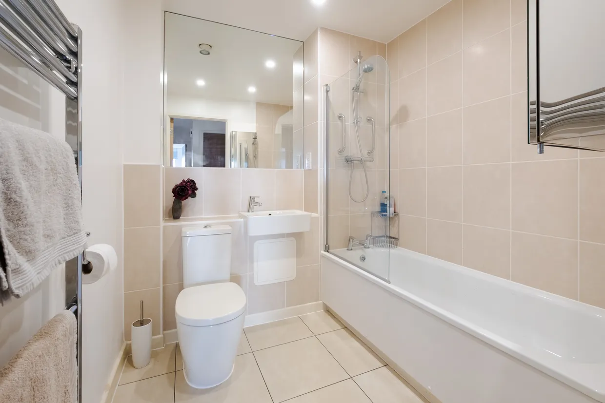 Clock View Crescent, London, N7 photo 7
