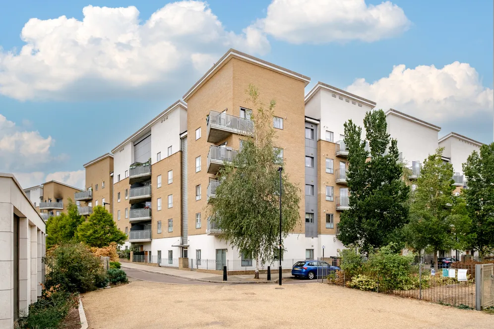 Clock View Crescent, London, N7 photo 8