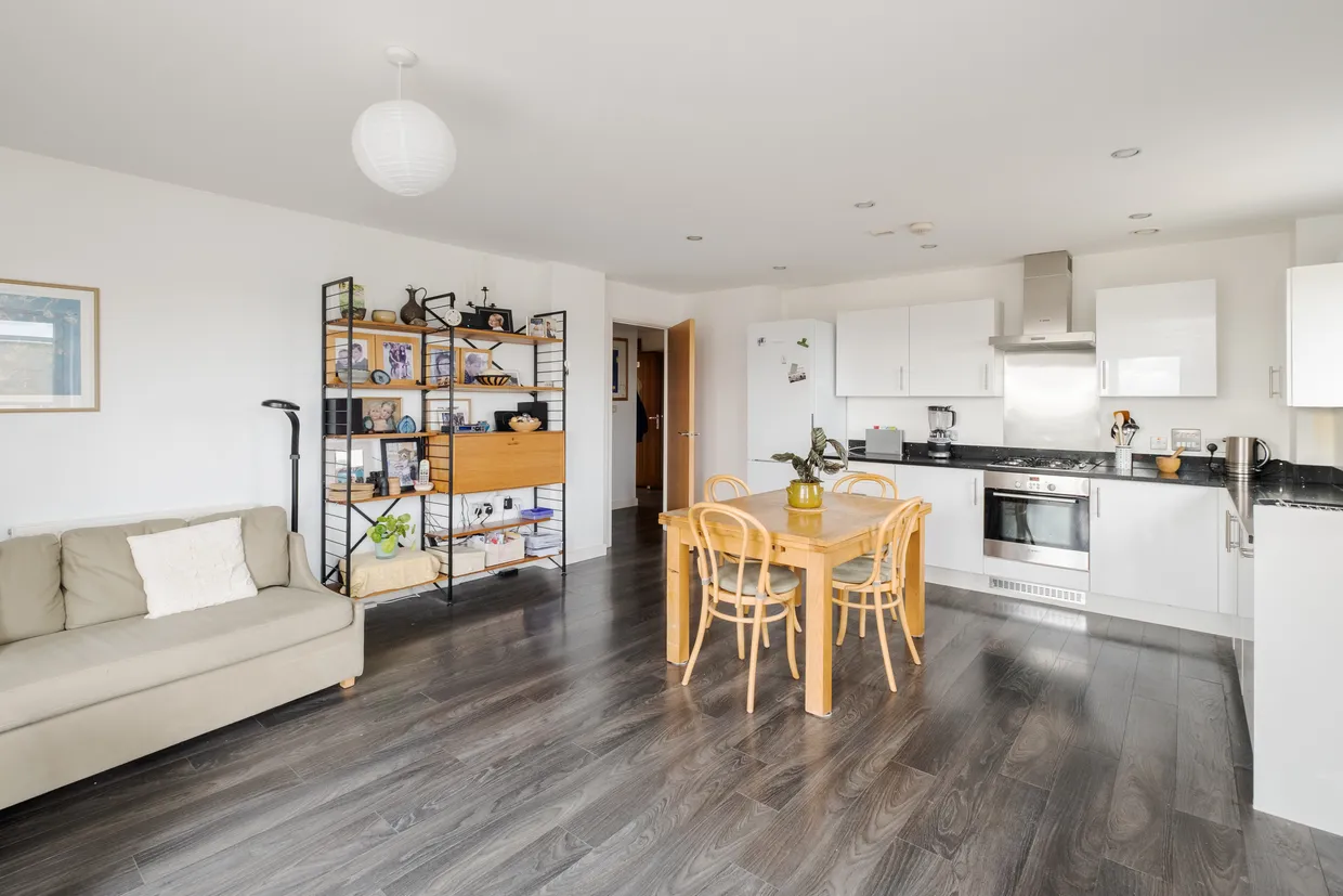 Clock View Crescent, London, N7 photo 9