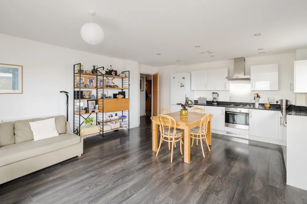 Clock View Crescent, London, N7 photo 9
