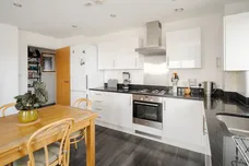 Clock View Crescent, London, N7 photo 10
