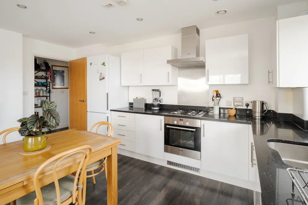 Clock View Crescent, London, N7 photo 10