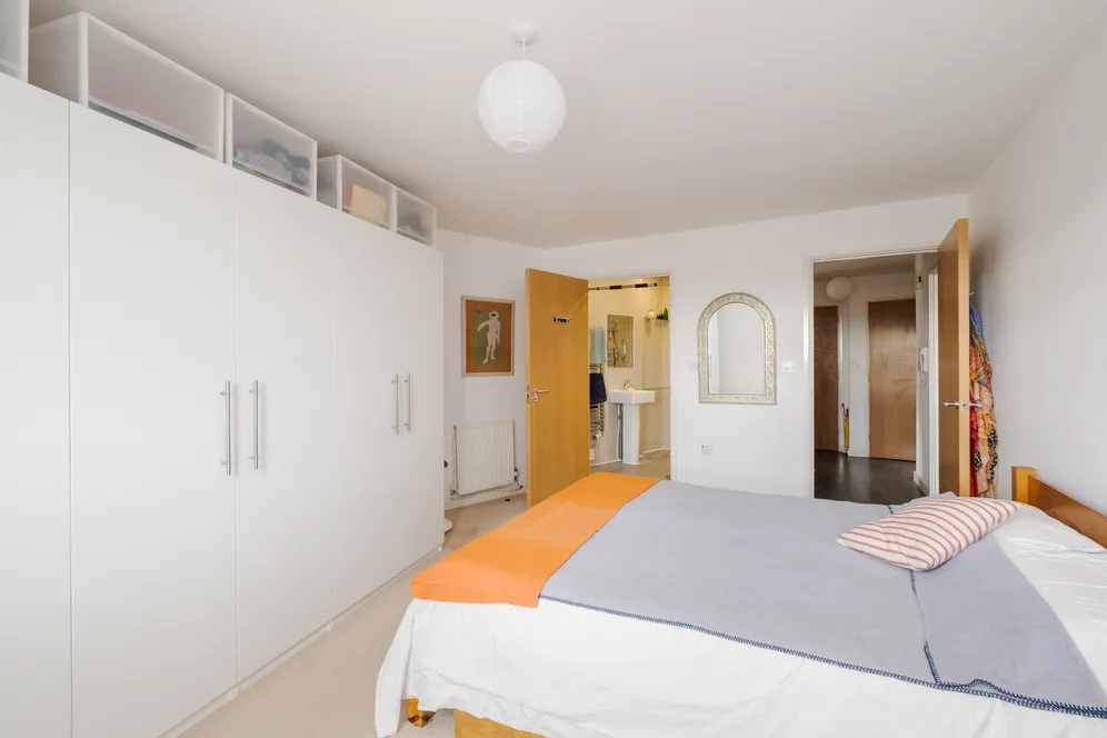 Clock View Crescent, London, N7 photo 11