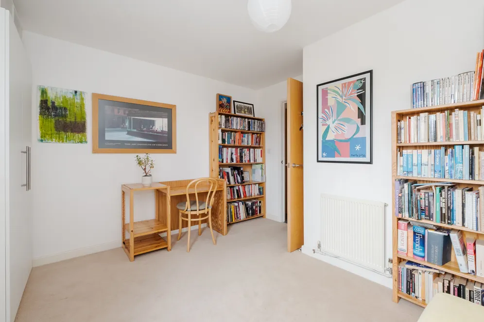 Clock View Crescent, London, N7 photo 14