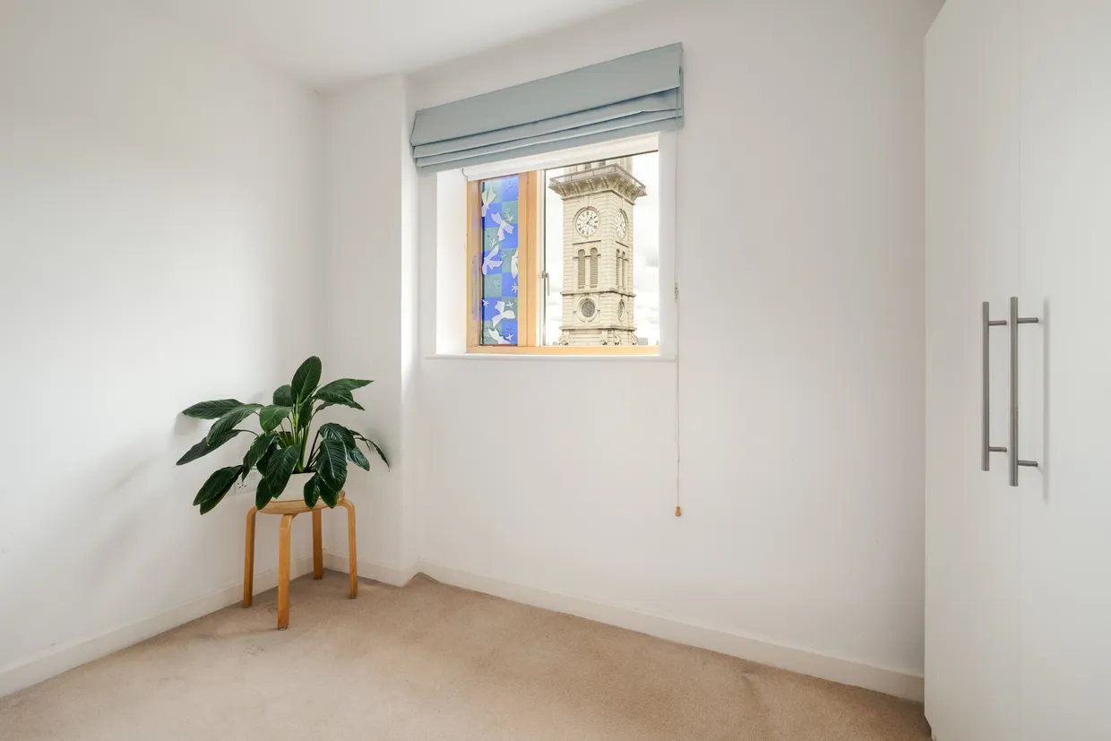 Clock View Crescent, London, N7 photo 15