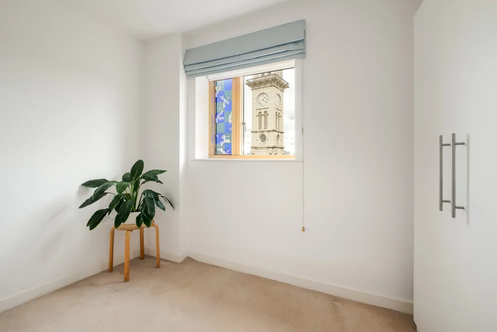 Clock View Crescent, London, N7 photo 15